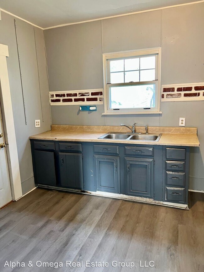 Foto del edificio - 3 br, 1 bath House - 415 W. 4th St.