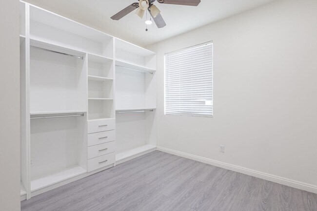 Foto del edificio - 16220 Retreat Ct