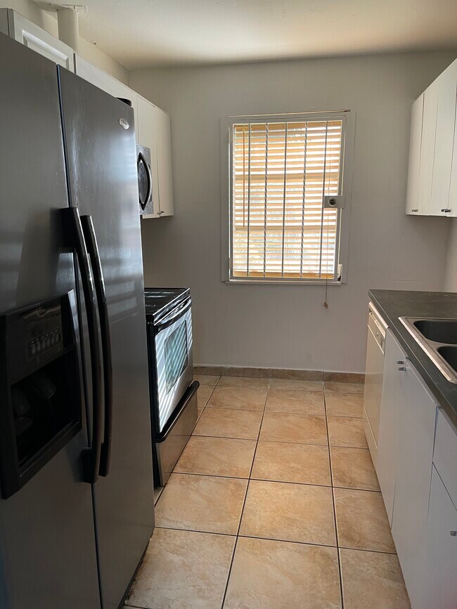 Building Photo - 4803 SW 137th Ct