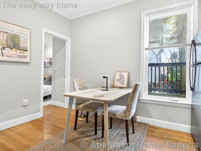 Building Photo - 1576 Cambridge St