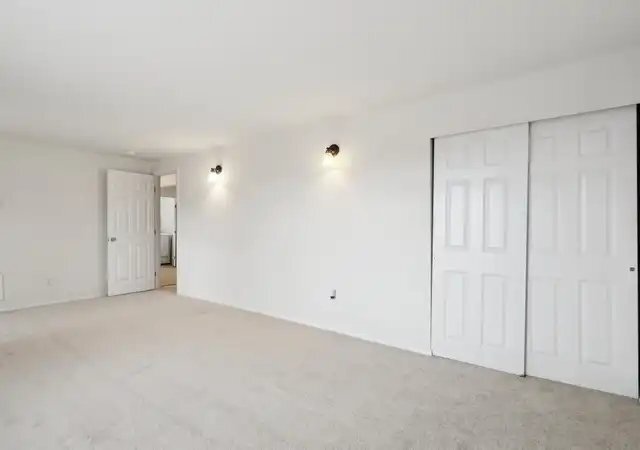 Foto del edificio - 5611 Commercial Ave