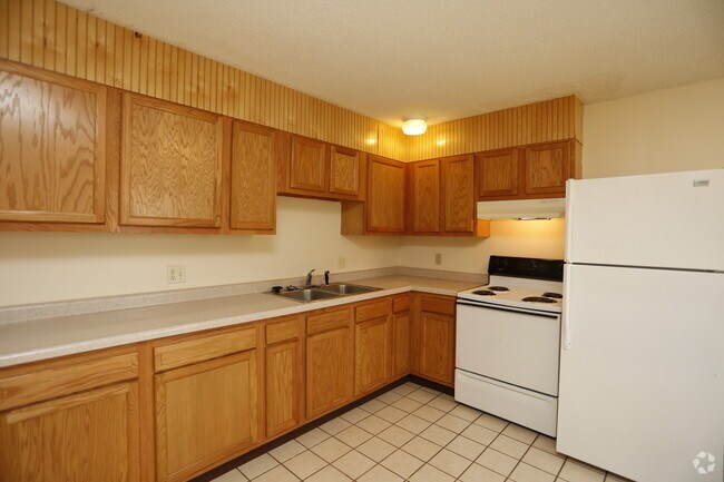 2BR, 1BA - 947SF - Kitchen - Regency West