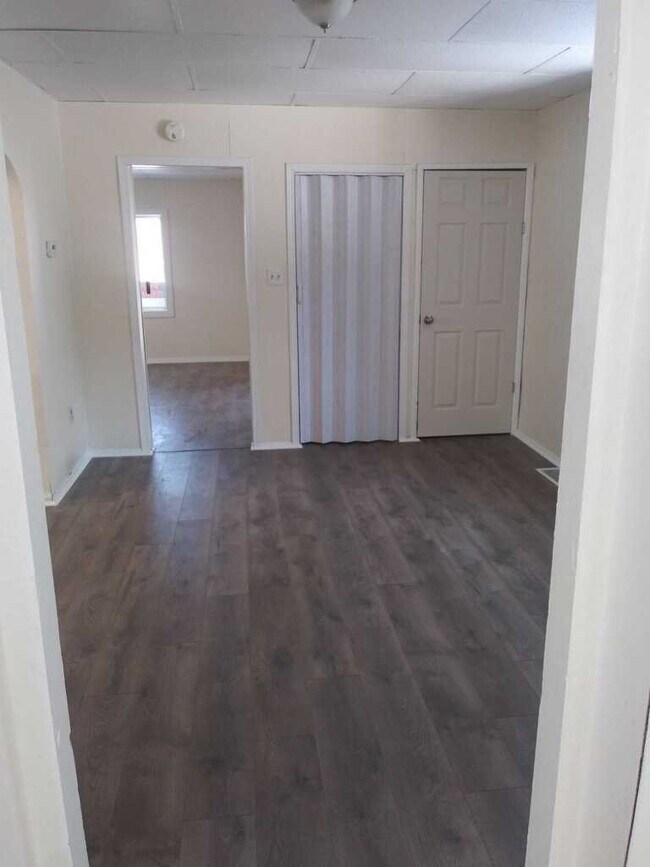 Building Photo - 1702 Moravia St