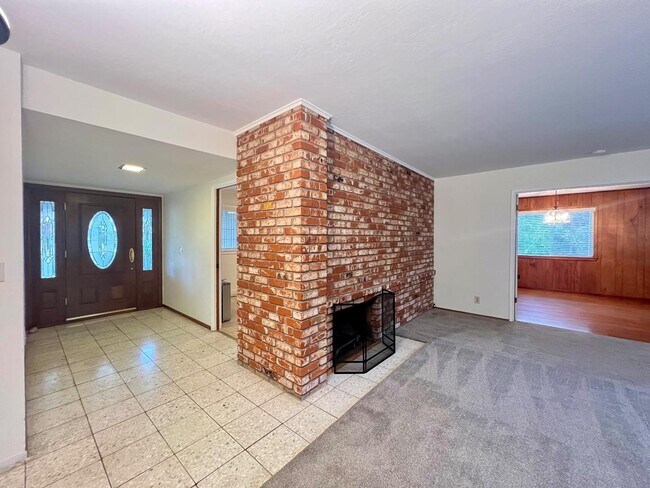 Foto del edificio - 6484 Camelia Dr