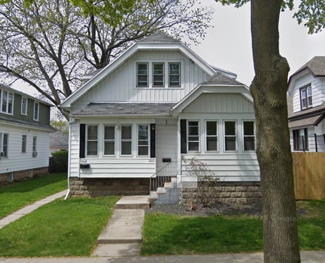 Building Photo - 1611 S 56th St