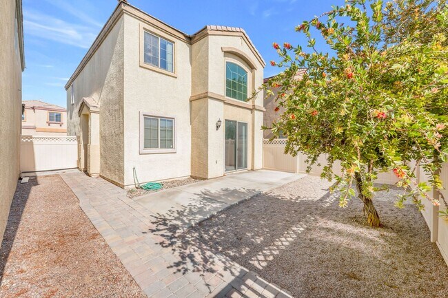 Foto del edificio - Gated Community Living with Vaulted Ceilings, Loft & Private Courtyard!