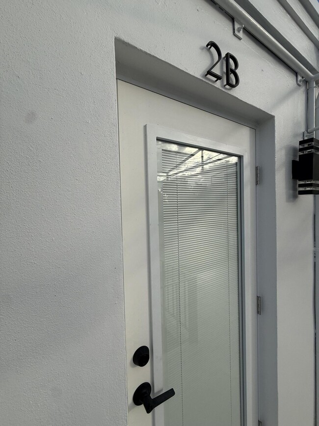 Building Photo - 5909 S Dixie Hwy