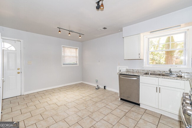 Building Photo - 207 Buchanan Terrace