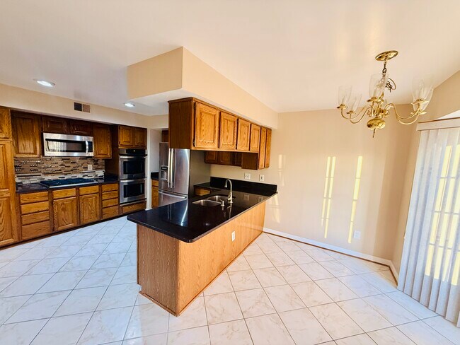 Foto del edificio - 8041 Trevor Pl