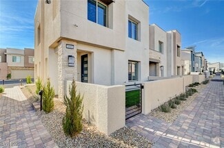 Building Photo - 600 Carriage Hill Dr