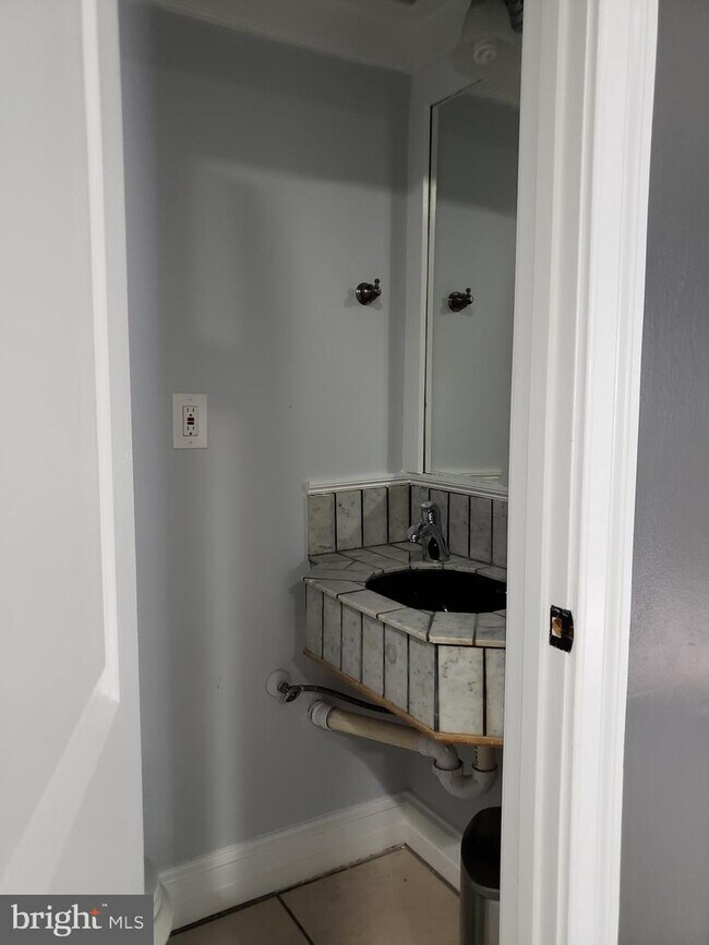 Foto del edificio - 1337 Redbud Ct