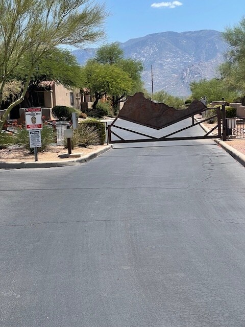 Entrada a la comunidad - 12777 N Haight Pl