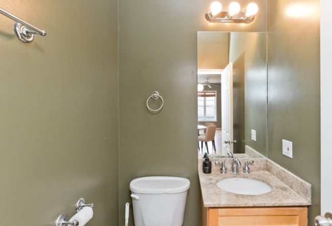 Building Photo - 2 bed in heart of wicker park!