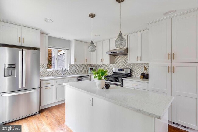 Foto del edificio - 2400 S Arlington Ridge Rd