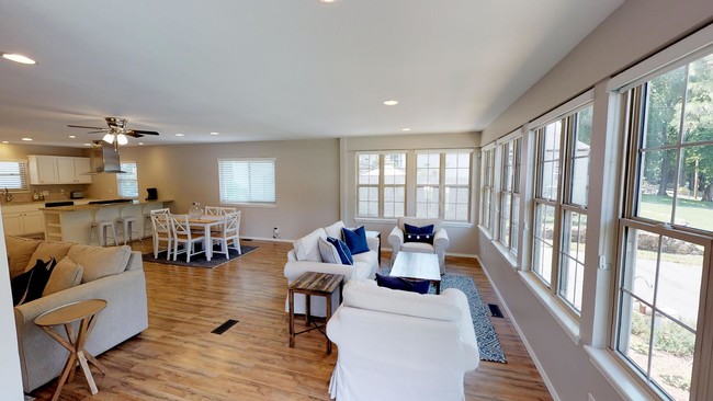 Building Photo - 1208 Red Bud Dr
