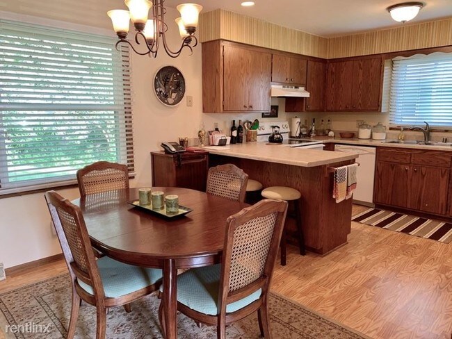 Building Photo - 3 br, 1.5 bath House - 1128 Riverton Dr