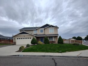 Building Photo - 4211 Holland Ln