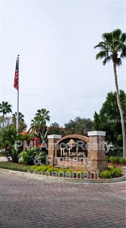 Foto del edificio - 18001 Richmond Pl Dr
