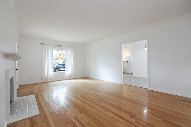 Building Photo - 2201 California Ave