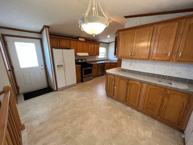 Building Photo - 3 Bedroom 2 Bath High-End Mobile Home with...