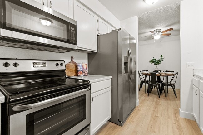 Building Photo - Huge 2 Bedroom condo right off Light Rail!