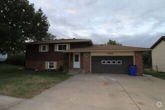 Building Photo - 1401 Cypress Ct
