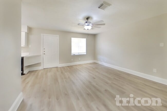 Foto del edificio - 4427 Oakside Dr
