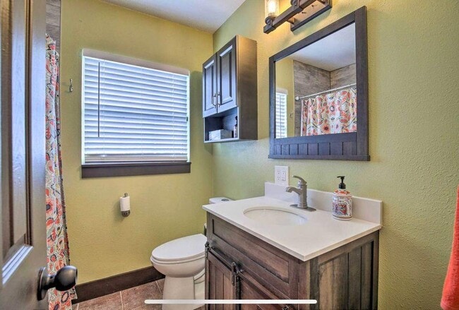 Building Photo - 105 Ramona Cir