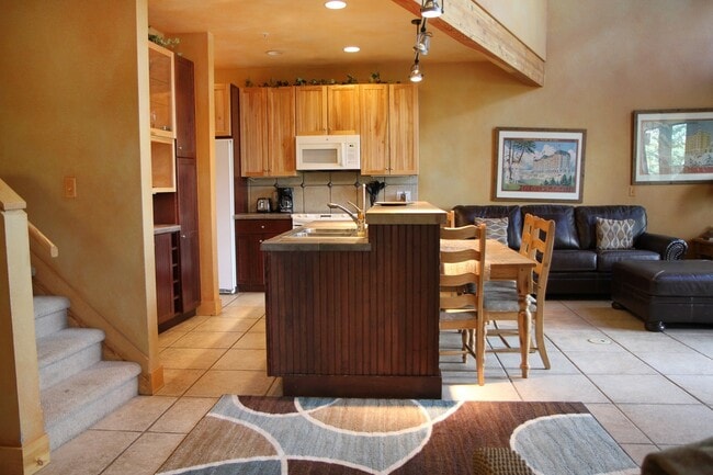 Foto del edificio - WINTER RENTAL-204 Durango Ct.-Remodeled 3 Bed w/Loft &4 Baths Condo w/ Private Laundry