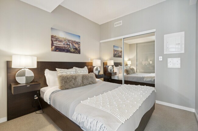 Photo du bâtiment - 55 Bremner Blvd