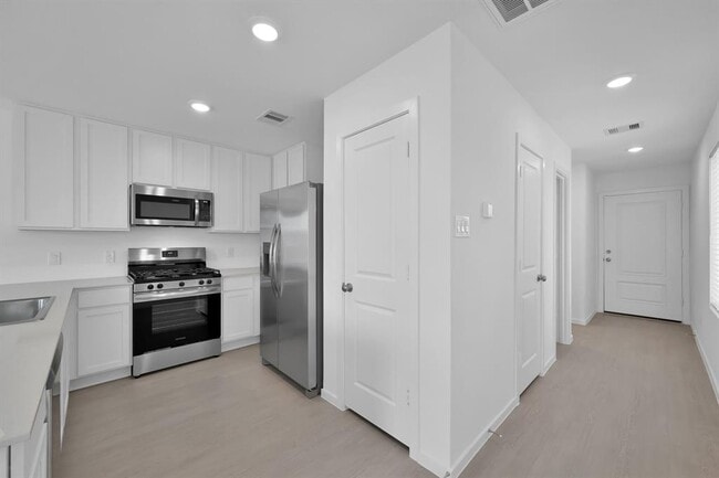 Building Photo - 18271 Via Aurelia Dr