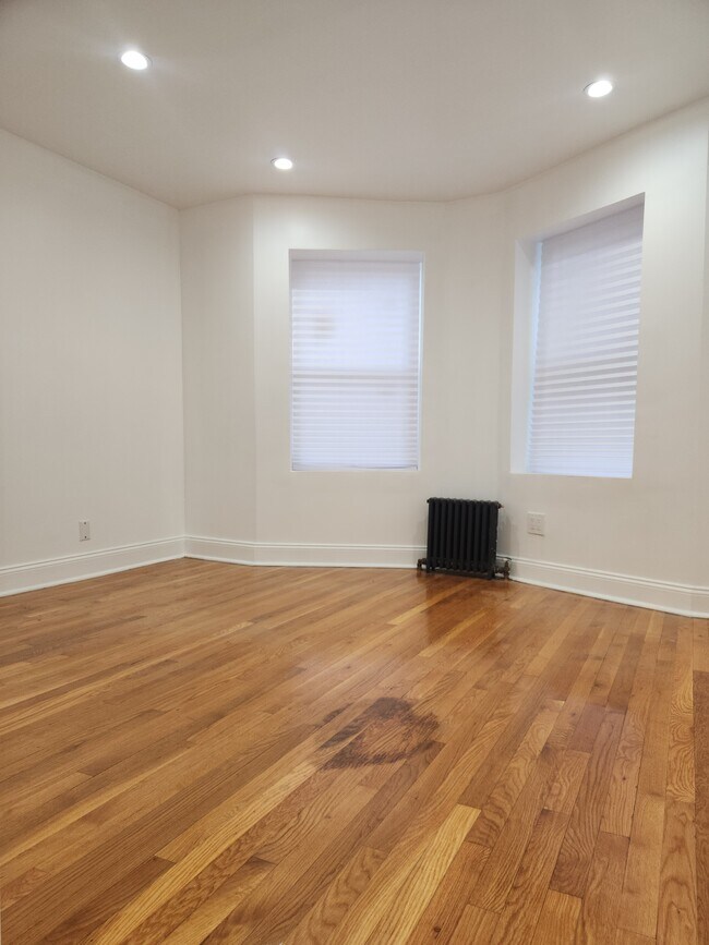 Foto del edificio - 82 Williams Ave