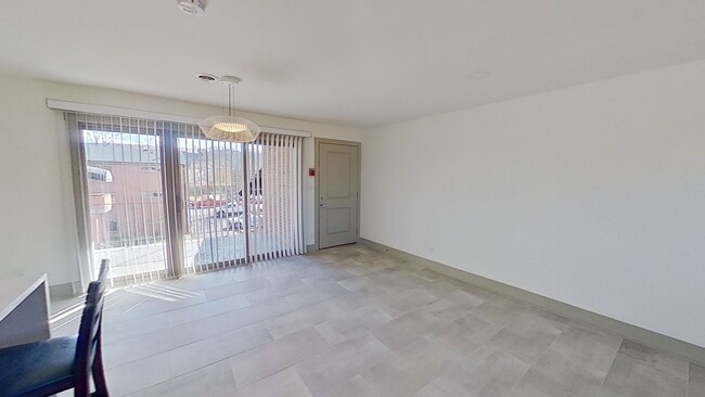 Building Photo - 918 10th Ave