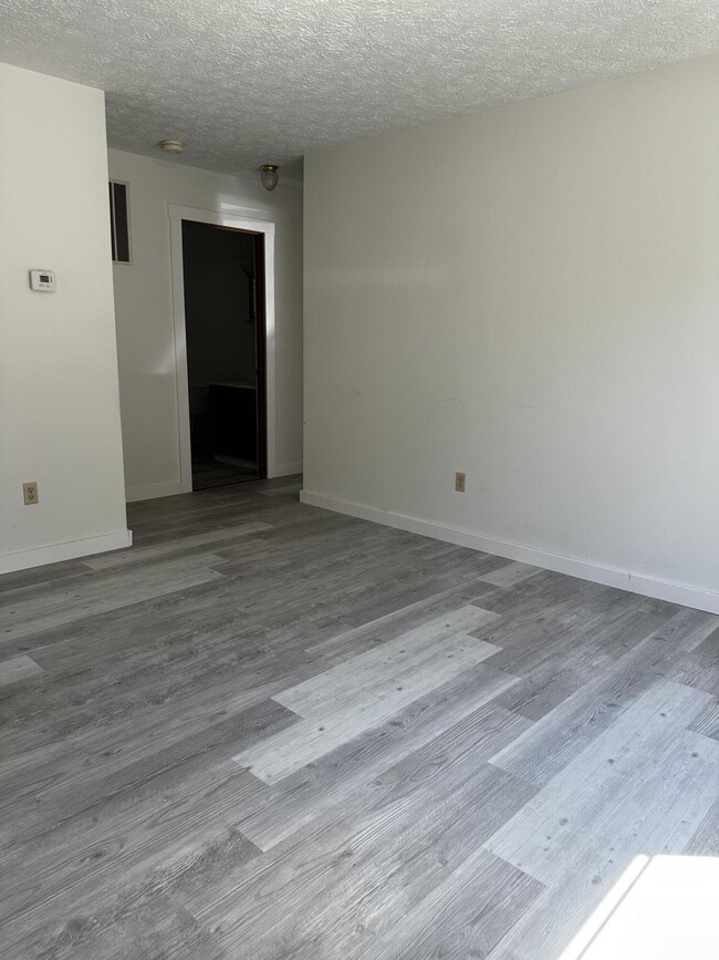 Building Photo - 106 Sharon Dr