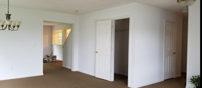 Building Photo - 5010 Ballantine Dr