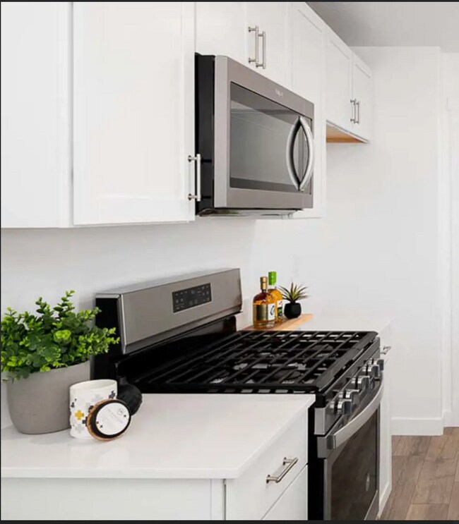 Kitchen - 645 Hal St