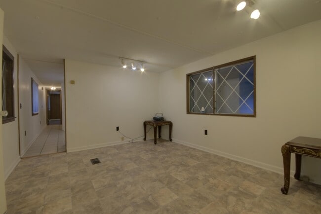 Building Photo - 54 Dillingham Rd