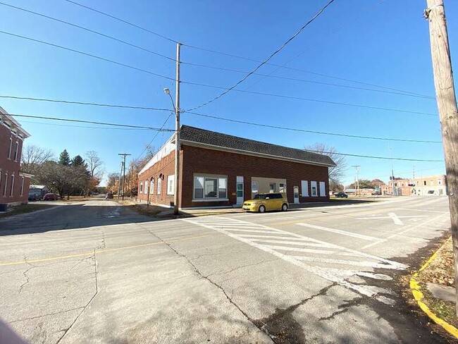 Building Photo - 120 S Main St