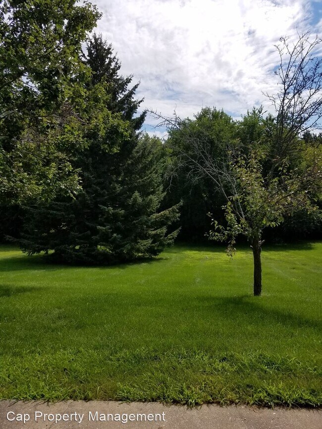 Foto del edificio - 1616-1806 Green Valley Dr