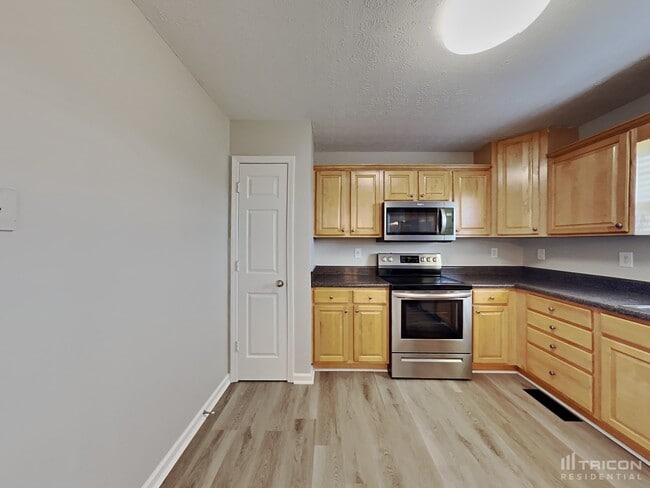 Building Photo - 282 Clara Bell Way