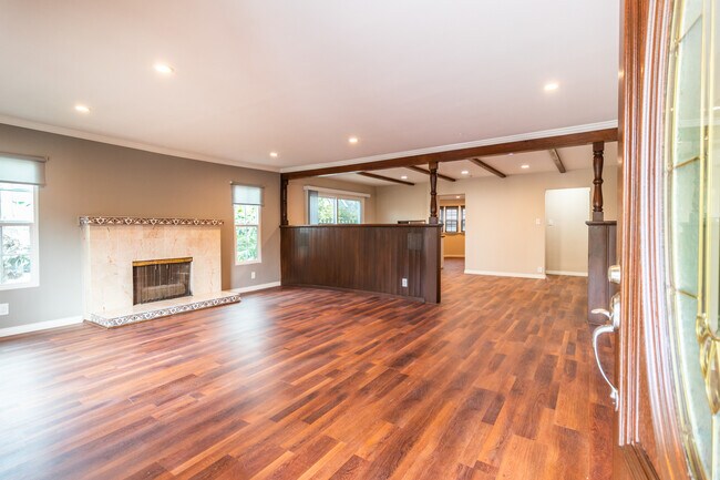 Foto del edificio - 870 N Alexandria Ave