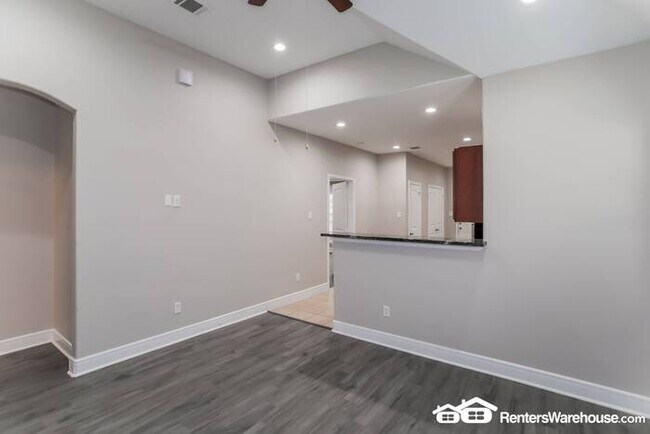 Foto del edificio - Newly renovated spacious 4 bed/2 bath with...