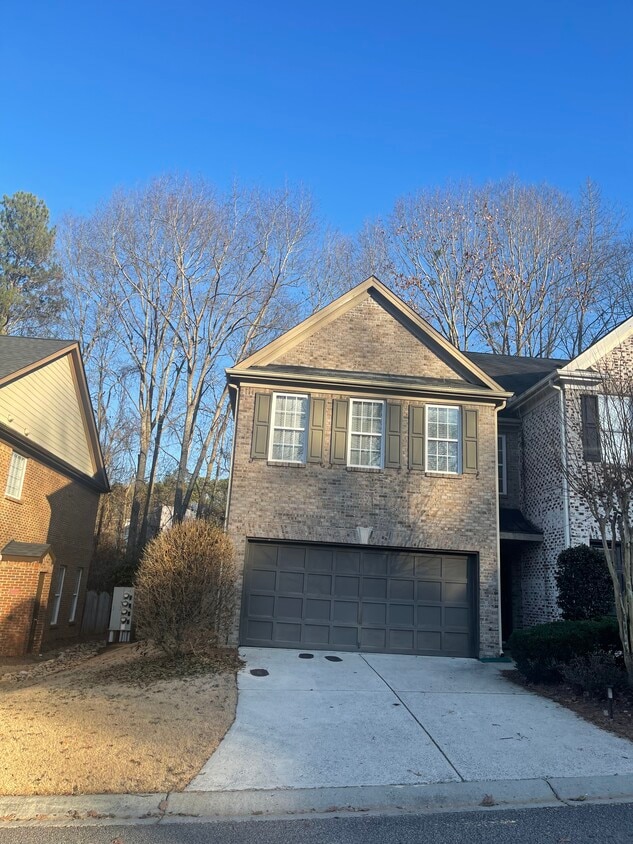 Foto principal - 722 Surrey Park Pl SE