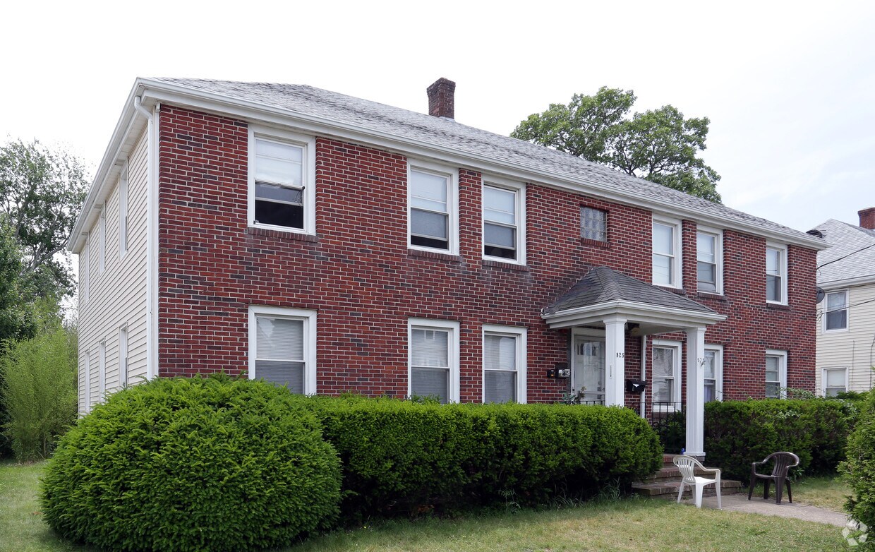 Primary Photo - 825 Central Ave