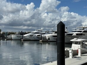 Building Photo - 2900 Banyan St