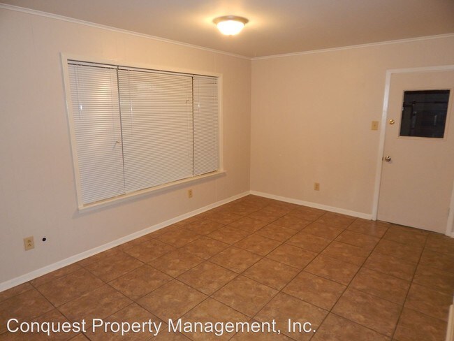 Building Photo - 2912 Roanoke Ln