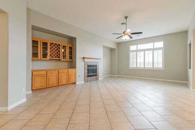 Building Photo - 868 Bussora Rose Dr