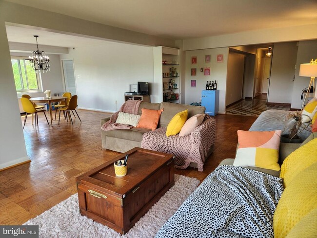 Foto del edificio - 4201 Cathedral Ave NW