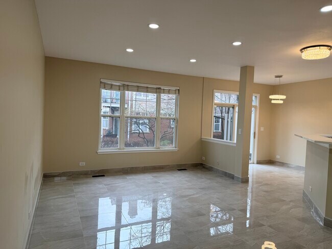 Foto del edificio - 431 Pine Lake Cir