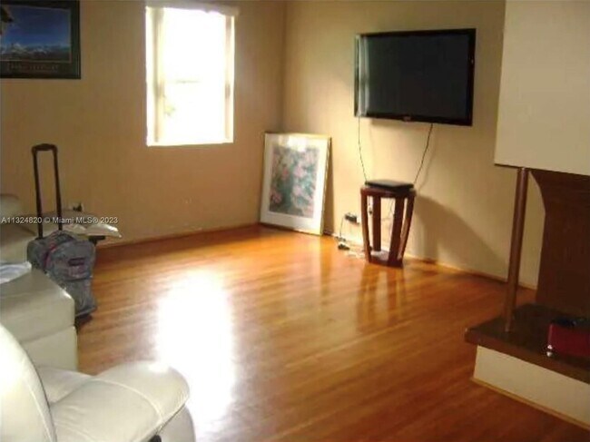 Building Photo - 1300 Little River Dr